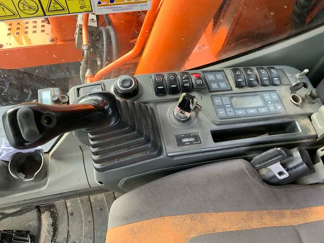 2011 doosan dx140w banden graafmachine - afbeelding 15 van  60