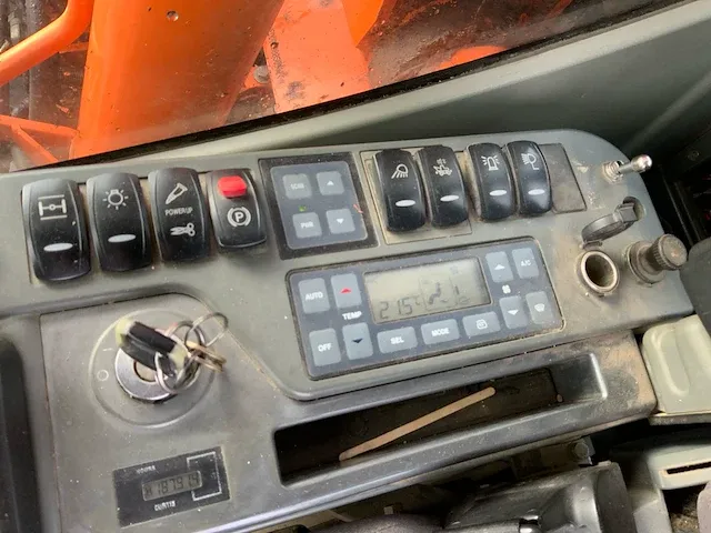 2011 doosan dx140w banden graafmachine - afbeelding 16 van  60