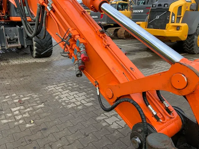 2011 doosan dx140w banden graafmachine - afbeelding 33 van  60