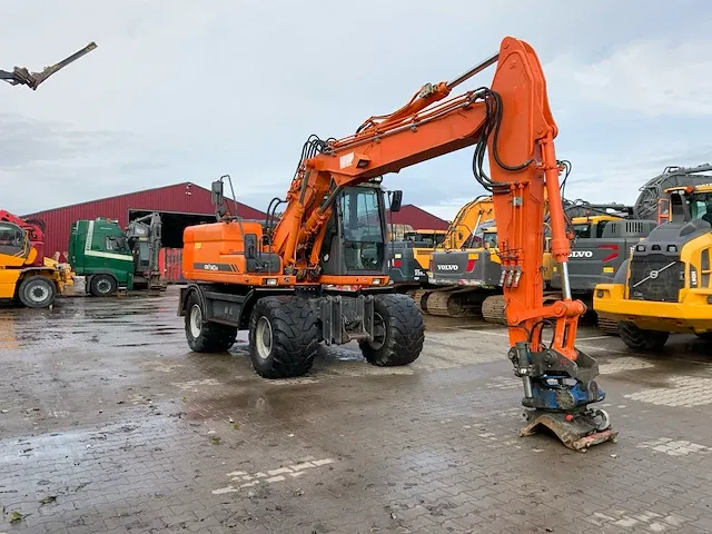 2011 doosan dx140w banden graafmachine - afbeelding 23 van  60
