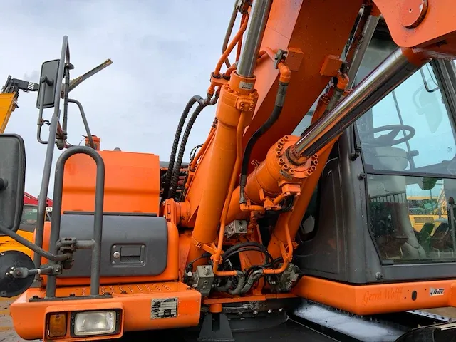 2011 doosan dx140w banden graafmachine - afbeelding 37 van  60