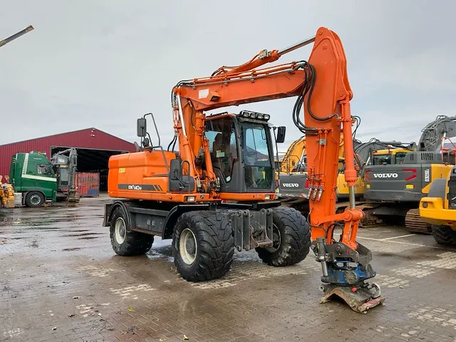 2011 doosan dx140w banden graafmachine - afbeelding 34 van  60