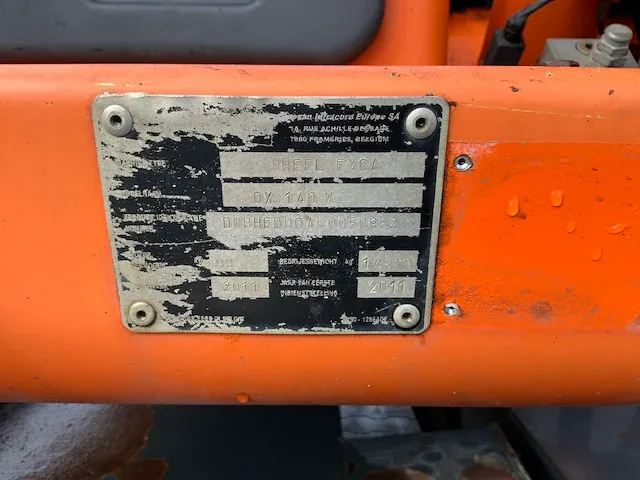 2011 doosan dx140w banden graafmachine - afbeelding 57 van  60