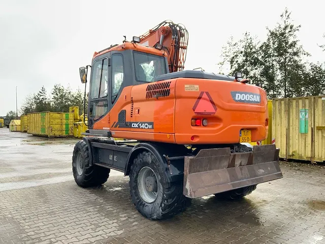 2011 doosan dx140w banden graafmachine - afbeelding 59 van  60