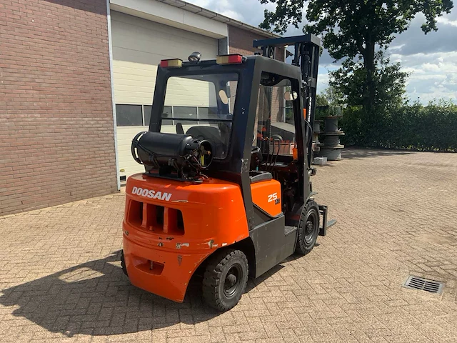 2011 doosan g25g lp vorkheftruck - afbeelding 22 van  25