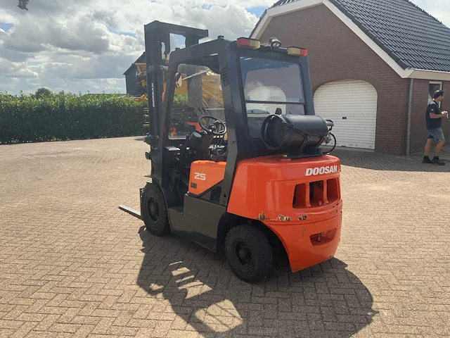 2011 doosan g25g lp vorkheftruck - afbeelding 24 van  25