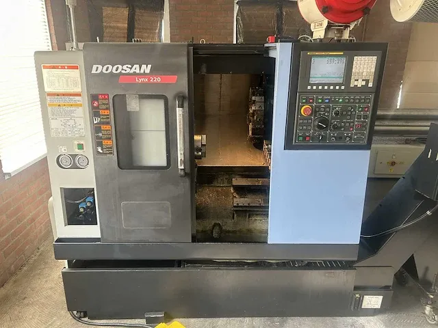 2011 doosan lynx 220a cnc draaibank - afbeelding 7 van  14