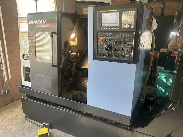 2011 doosan lynx 220a cnc draaibank - afbeelding 8 van  14