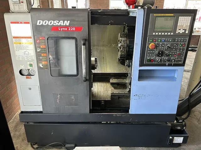 2011 doosan lynx 220a cnc draaibank - afbeelding 6 van  13