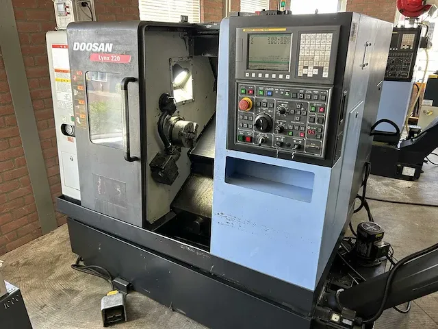 2011 doosan lynx 220a cnc draaibank - afbeelding 7 van  13