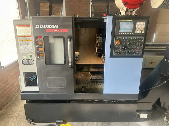 2011 doosan lynx 220a cnc draaibank - afbeelding 8 van  15