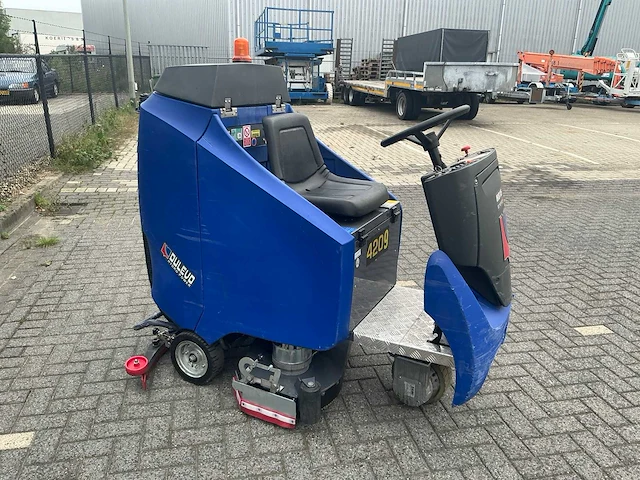 2011 dulevo h815 ro schrobmachine - afbeelding 12 van  18