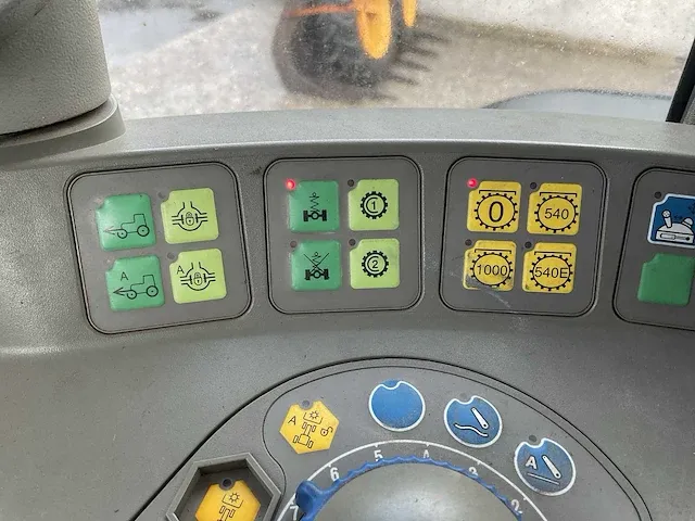 2011 fendt 820 vario tms vierwielaangedreven landbouwtractor - afbeelding 13 van  24