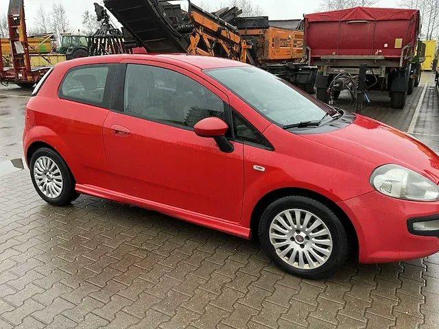 2011 fiat punto evo personenauto - afbeelding 23 van  26