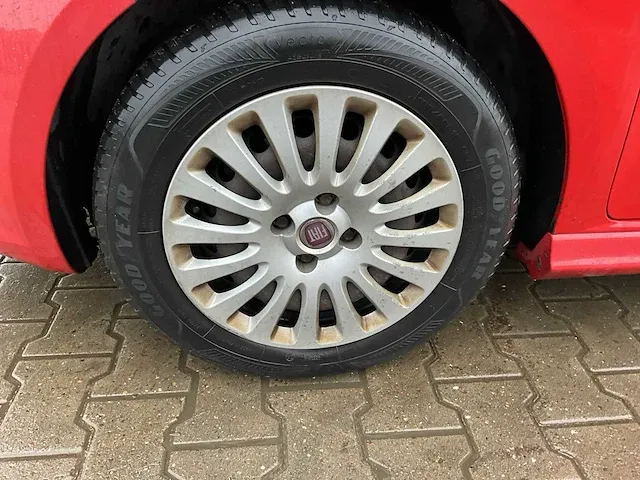 2011 fiat punto evo personenauto - afbeelding 25 van  26
