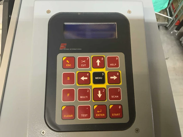 2011 fotoba xl320 vol-automatische snijmachine - afbeelding 22 van  41