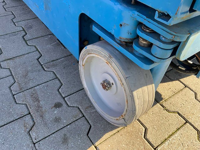 2011 genie grc-12 hoogwerker / personenlift - afbeelding 4 van  15