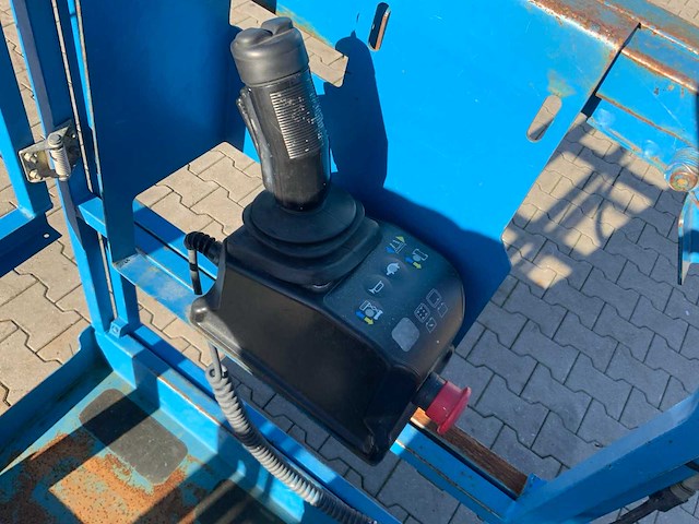 2011 genie grc-12 hoogwerker / personenlift - afbeelding 13 van  15