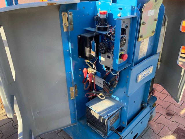 2011 genie grc-12 hoogwerker / personenlift - afbeelding 14 van  15