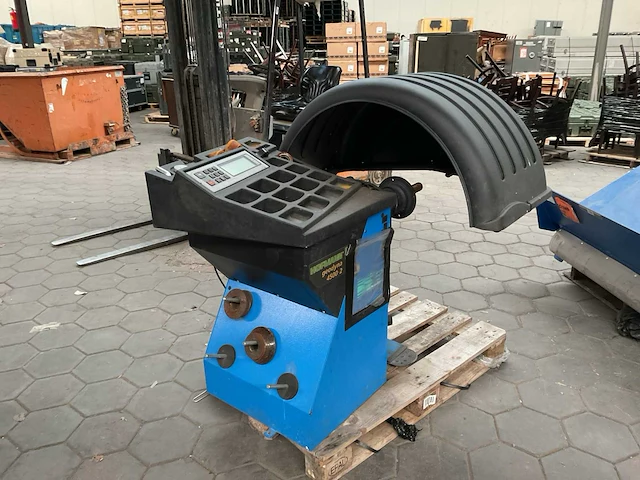 2011 hofmann geodyna 4500-2 banden balanceerapparaat - afbeelding 1 van  8