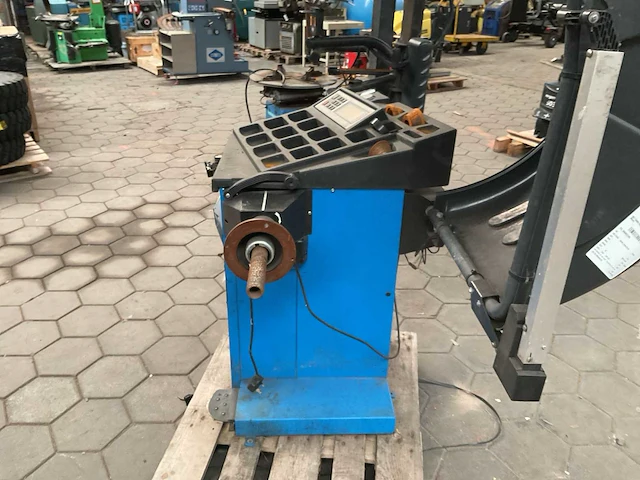 2011 hofmann geodyna 4500-2 banden balanceerapparaat - afbeelding 5 van  8