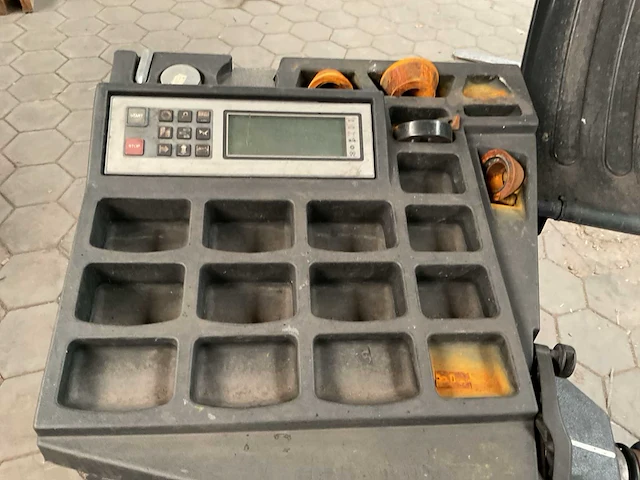 2011 hofmann geodyna 4500-2 banden balanceerapparaat - afbeelding 7 van  8