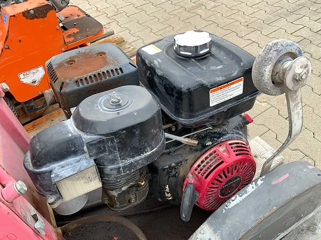 2011 husqvarna fs400lv asfaltzaagmachine / betonzaagmachine - afbeelding 5 van  7