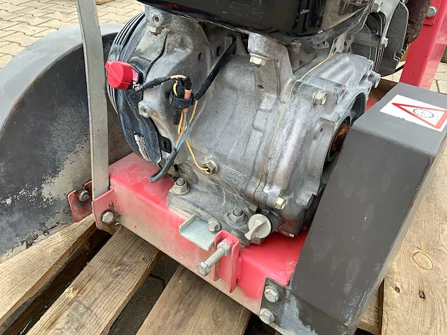 2011 husqvarna fs400lv asfaltzaagmachine / betonzaagmachine - afbeelding 7 van  8