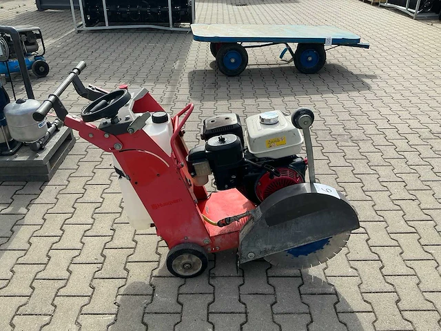 2011 husqvarna fs400lv betonzaag - afbeelding 10 van  15