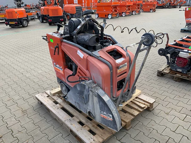 2011 husqvarna fs4800d asfaltzaagmachine / vloerzaag - afbeelding 1 van  14