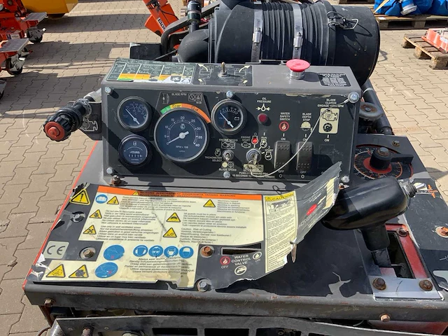 2011 husqvarna fs4800d asfaltzaagmachine / vloerzaag - afbeelding 10 van  14