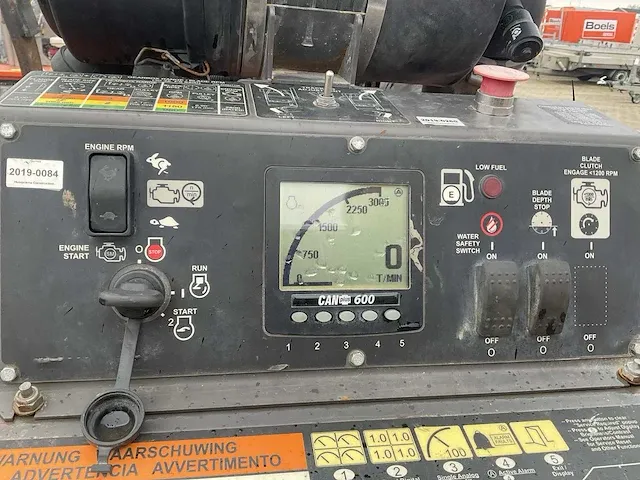 2011 husqvarna fs8400 48 asfaltzaagmachine / betonzaagmachine - afbeelding 6 van  18