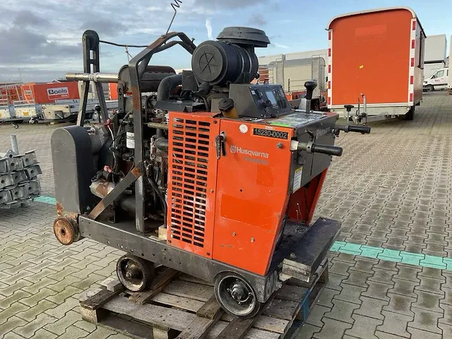 2011 husqvarna fs8400 48 asfaltzaagmachine / betonzaagmachine - afbeelding 1 van  18