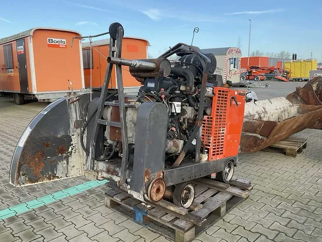 2011 husqvarna fs8400 48 asfaltzaagmachine / betonzaagmachine - afbeelding 11 van  18