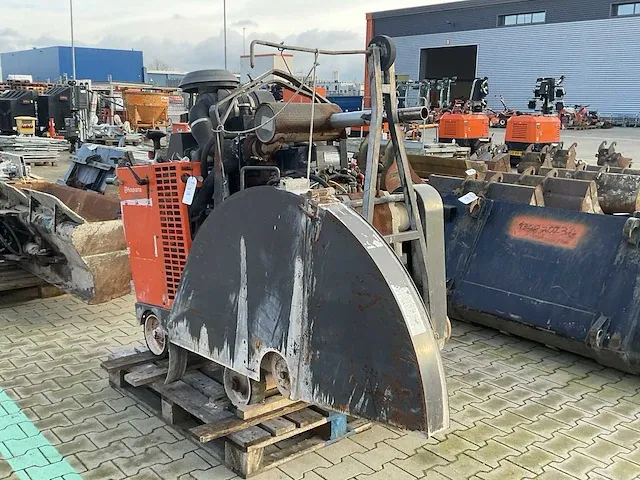 2011 husqvarna fs8400 48 asfaltzaagmachine / betonzaagmachine - afbeelding 13 van  18