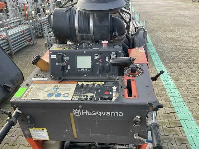 2011 husqvarna fs8400 48 asfaltzaagmachine / betonzaagmachine - afbeelding 14 van  18