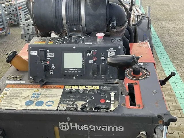 2011 husqvarna fs8400 48 asfaltzaagmachine / betonzaagmachine - afbeelding 15 van  18