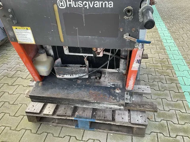2011 husqvarna fs8400 48 asfaltzaagmachine / betonzaagmachine - afbeelding 16 van  18