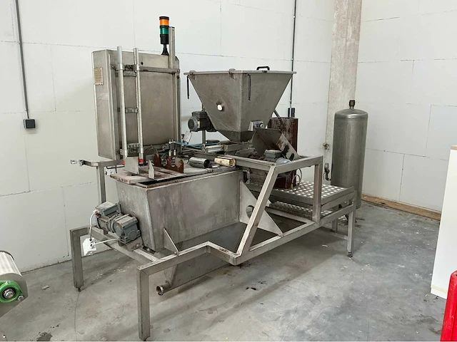 2011 industriële foodschredder met zeef - afbeelding 1 van  34