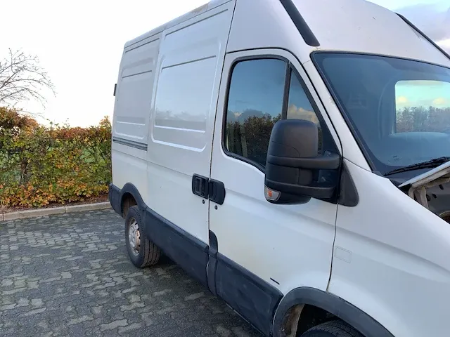 2011 iveco daily 29l10 bedrijfswagen - afbeelding 13 van  28