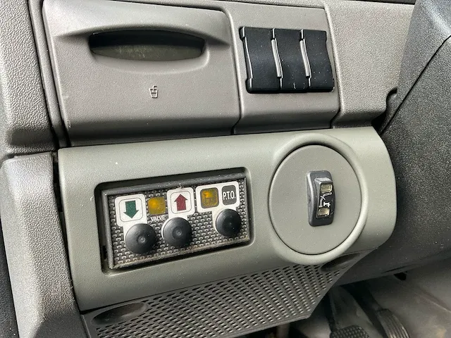 2011 iveco daily 40c15 bedrijfsbakwagen met autolaadkraan - afbeelding 4 van  38