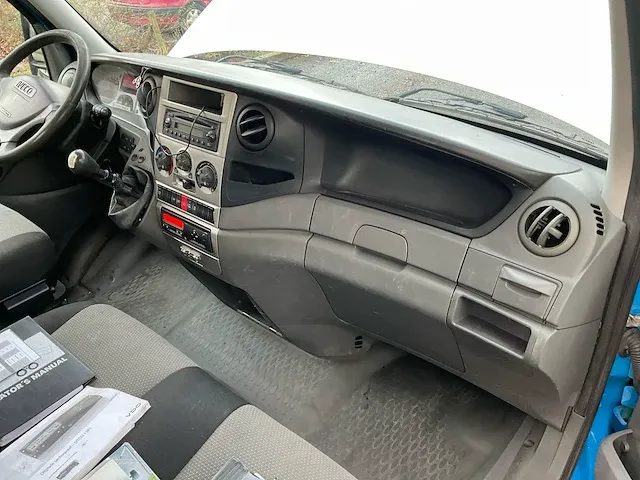 2011 iveco daily 40c15 bedrijfsbakwagen met autolaadkraan - afbeelding 28 van  38