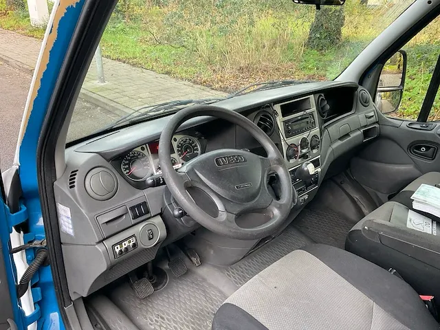 2011 iveco daily 40c15 bedrijfsbakwagen met autolaadkraan - afbeelding 38 van  38