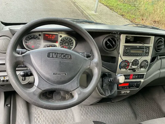 2011 iveco daily 40c15 bedrijfsbakwagen met autolaadkraan - afbeelding 33 van  38