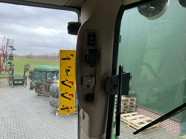 2011 john deere 6930 vierwielaangedreven landbouwtractor - afbeelding 28 van  34