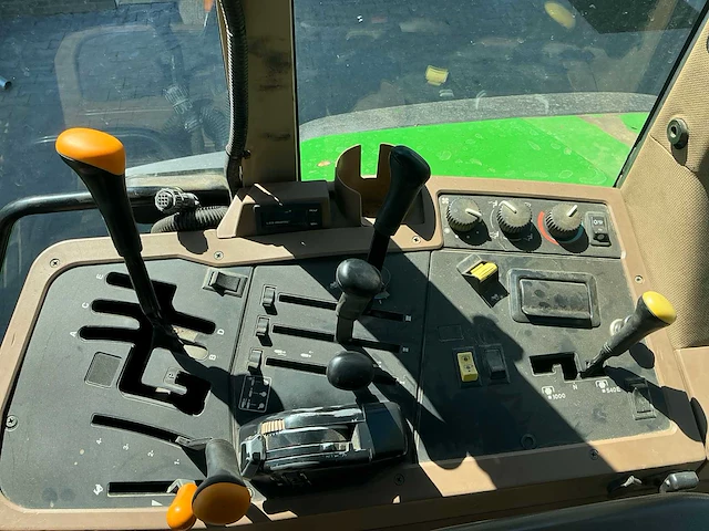 2011 john deere 7710 vierwielaangedreven landbouwtractor - afbeelding 27 van  37