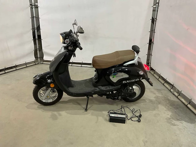 2011 jonway classic-cl mny elektrische scooter - afbeelding 9 van  16