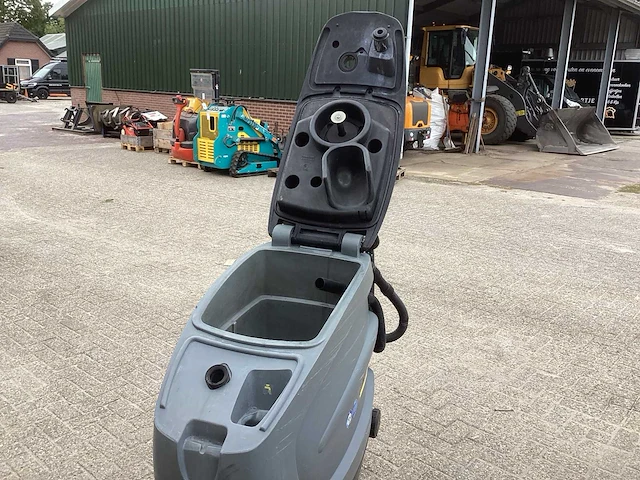 2011 kärcher professional b 60w vloerreiniger - afbeelding 7 van  9