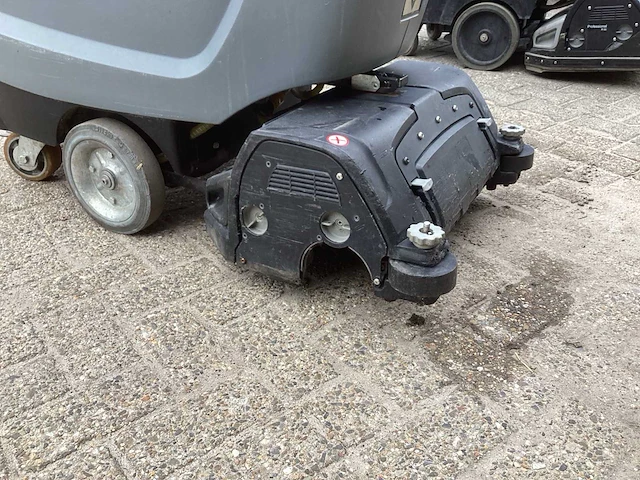 2011 kärcher professional b 60w vloerreiniger - afbeelding 8 van  9