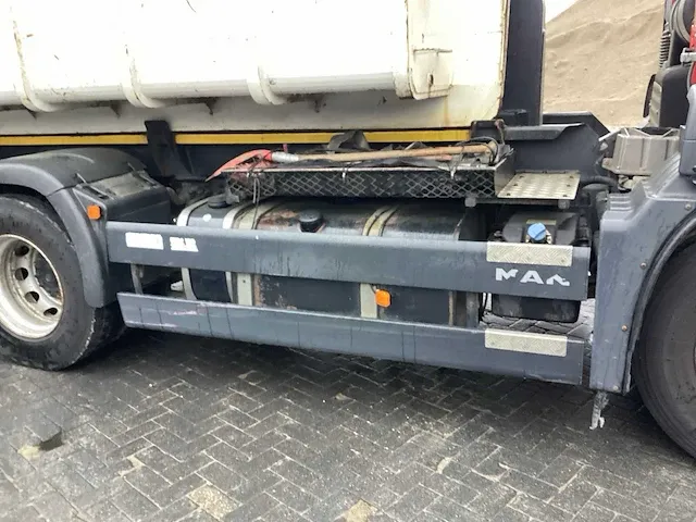 2011 man tgs 35.360 8x4-4 bl eev vrachtwagen - afbeelding 18 van  38